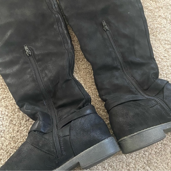 Over the knee boot - Picture 3 of 8